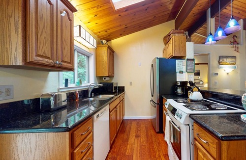 Anchor Bay House | Cozy House with Ocean Views, Private Hot Tub & Beach Access Nearby