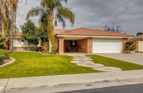 Greenacres Villa | Cozy Hygge Home Centrally Located 2 King Beds