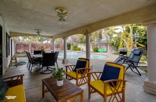 Greenacres Villa | Cozy Hygge Home Centrally Located 2 King Beds