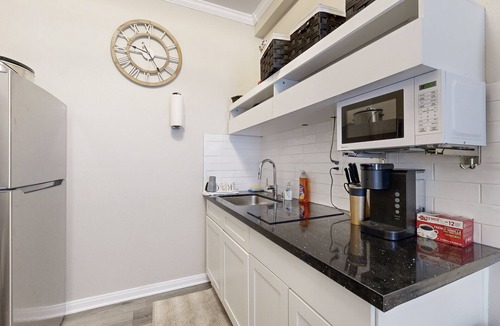 Perris House | Cozy In-Law Home with pool and hot tub access, WiFi, and modern appliances