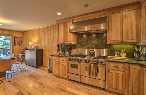 Blue Jay Cabin | Cozy Lake Arrowhead Cabin < 2 Mi to Blue Jay Bay!