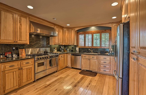 Blue Jay Cabin | Cozy Lake Arrowhead Cabin < 2 Mi to Blue Jay Bay!