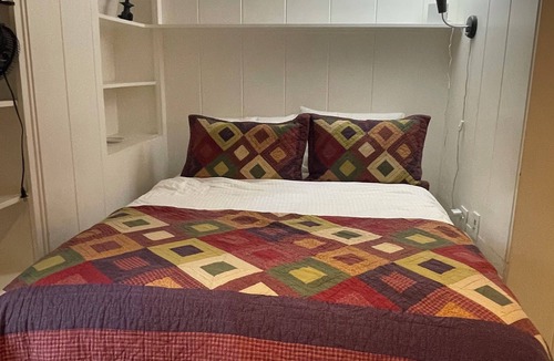 Hollywood Hills West Apartment | Cozy Laurel Canyon Retreat. 15 minute Drive to Hollywood Blvd!