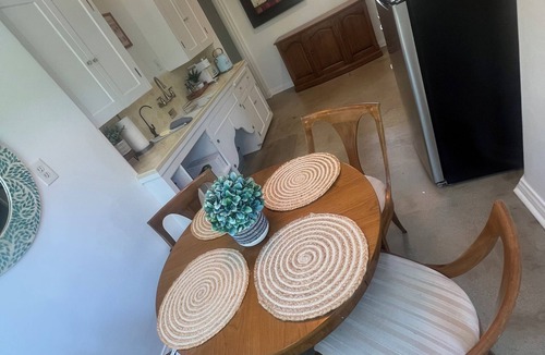 Hollywood Hills House | Cozy Mediterranean 1ba-2ba in the Heart of Hollywood! Very Conveniently Located.