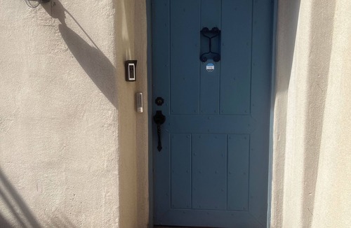 Hollywood Hills House | Cozy Mediterranean 1ba-2ba in the Heart of Hollywood! Very Conveniently Located.