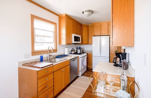 South Redondo Apartment | Cozy Modern 1-bedroom 100 steps from the beach Redondo Beach