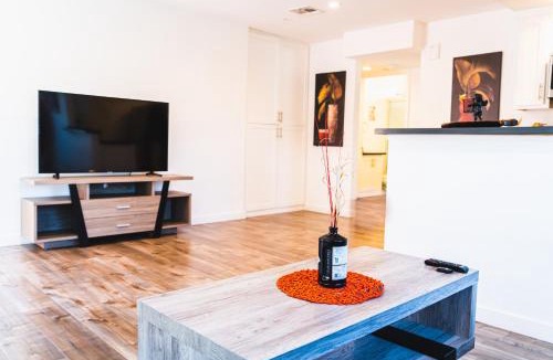 Wilshire Apartment | Cozy Modern 1-Bedroom in Koreatown, Near Hollywood Attractions