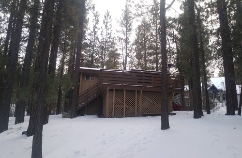 Big Bear House | Cozy Mountain Cabin - Close to All with Free Wifi