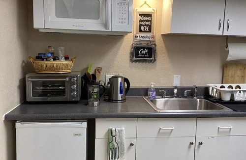 Crestline Apartment | Cozy Mountain Cabin Escape, 7 min to Lake Gregory