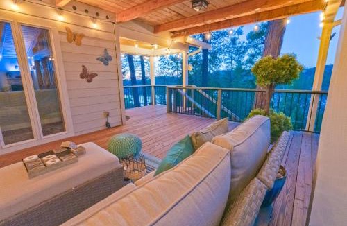 Groveland Villa | Cozy mountain retreat with lake views near Yosemite