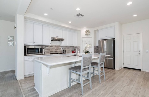 Ontario House | Cozy New 4Bedroom 4Bath home Chino 安靜小區4房4衛新房整租