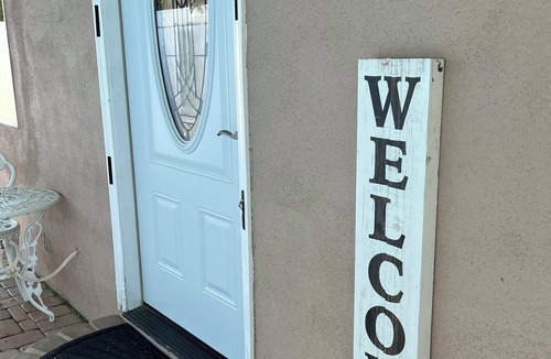 Northridge Apartment | Cozy Northridge Apartment Near CSUN, Transportation, and Shopping