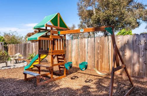 Del Rey Oaks House | Cozy Oaks - A Coastal Getaway with Idyllic Scenery