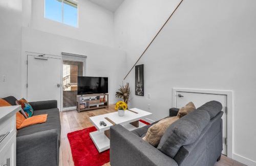Wilshire Apartment | Cozy Oasis near Griffith Observatory