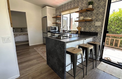 Pacific Palisades House | Cozy ocean view mobile home in amazing Pacific Palisades with AC, WiFi & Laundry