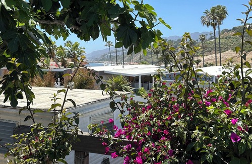 Pacific Palisades House | Cozy ocean view mobile home in amazing Pacific Palisades with AC, WiFi & Laundry