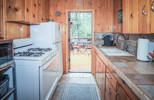 Big Bear City Cabin | Cozy on Rainbow