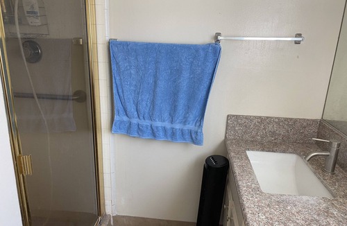 Hacienda Heights Bed & Breakfast | Cozy Peaceful Convenient Sweet Home 1 minute to all places 優雅方便，私用衛浴， 高速出口一分鐘。