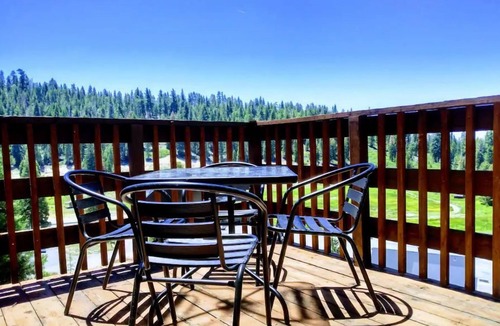 Pinecrest House | Cozy Pinecrest-Dodge Ridge Area Summer/Winter Fun Resort with King-Size Bed!