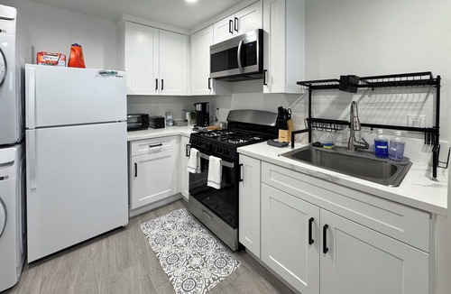 Southwest Anaheim House | Cozy Private Guest Suite near Disney & Knotts