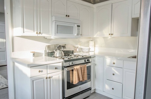 Downtown Riverside House | Cozy, Private, & Safe 3 Bed Home - 2 Min from DTR & UCR