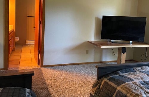 Pollock Pines Apartment | Cozy Private Studio with Separate Entrance, Ensuite Bathroom, and Kitchenette