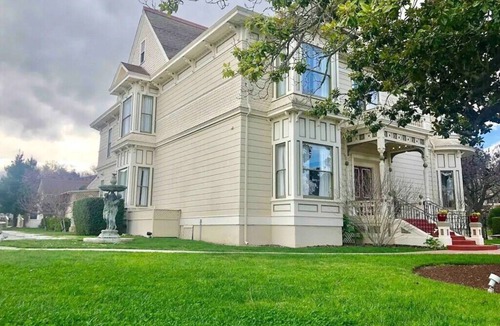 Salinas House | Cozy Queen Mansion RM Near Monterey Carmel