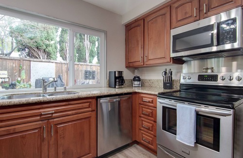 Tustin House | Cozy & Quiet Home w/backyard oasis perfect for California Dreaming near Irvine