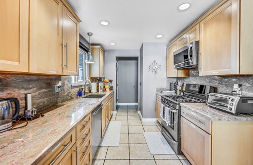 Garden Grove House | Cozy & Relaxing Getaway Home 5 mins to Disneyland