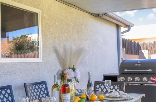 Garden Grove House | Cozy & Relaxing Getaway Home 5 mins to Disneyland