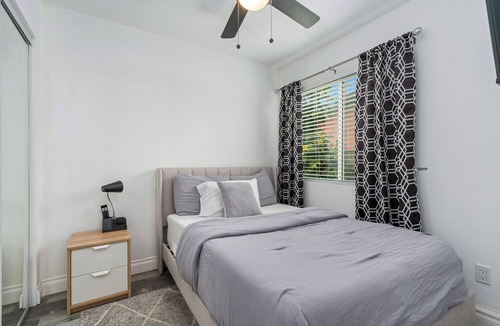 North Long Beach Apartment | Cozy Retreat in Long Beach