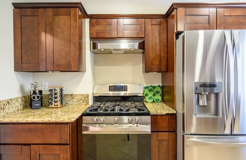 West Hills House | Cozy retreat with two master bedrooms & king beds