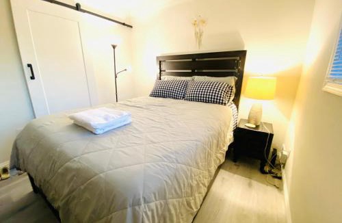 Ontario House | Cozy Room Close To Airport