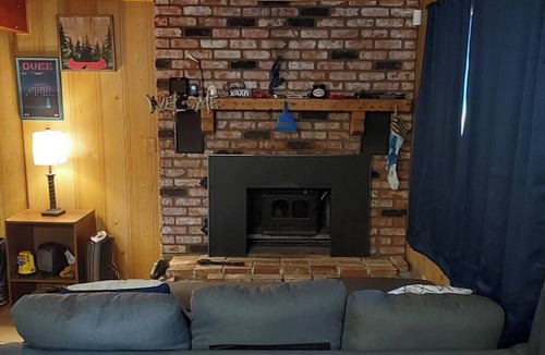 Forest Falls House | Cozy Rustic 1-bedroom mountain home with 2 fireplaces