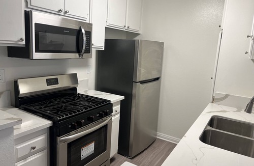 Sherman Oaks Apartment | Cozy Sanctuary in LA/Sherman Oaks