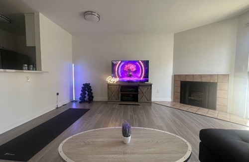 Sherman Oaks Apartment | Cozy Sanctuary in LA/Sherman Oaks