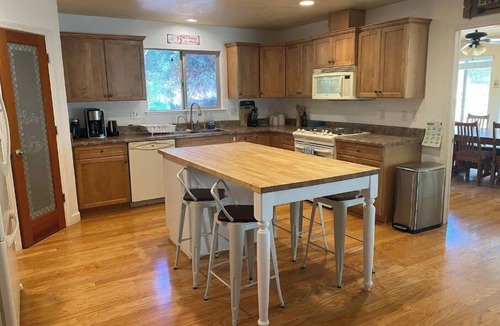 Wishon Cottage | Cozy Seven Pines Cottage - 3br 2bath - Yosemite & Bass Lake - forest home base