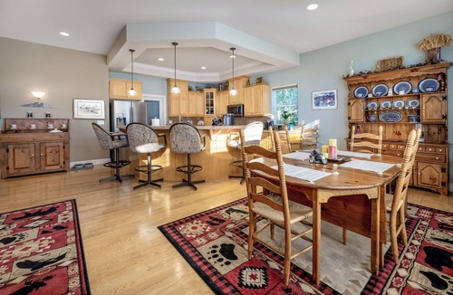 Cedar Ridge House | Cozy Sierra foothills home with 3Bedrooms, 2full baths with outdoor deck dinning