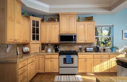 Cedar Ridge House | Cozy Sierra foothills home with 3Bedrooms, 2full baths with outdoor deck dinning