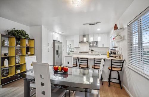 Lancaster House | Cozy single story 2 bdrm family home near the BLVD