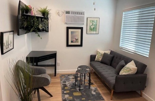 Norwalk House | Cozy SoCal Casitann