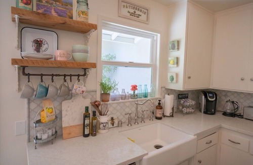 Sierra Madre House | Cozy Southern California Lavender Cottage Sierra Madre