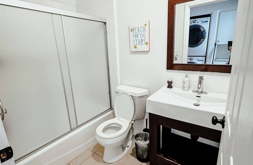 Sawtelle Condo | Cozy & Spacious 2BR/2BA Pet-Friendly Haven in Los Angeles
