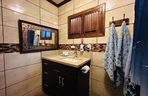 Compton House | Cozy & Spacious 3BR Rustic Stay Minutes from LAX