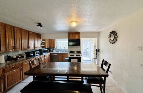 Seaside House | Cozy & Spacious 4B2B + Sleeps 14 + 2 FREE Aquarium Tickets + Family Friendly