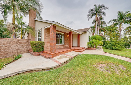 West Covina House | Cozy, spacious 4B4B house with high-speed internet near Disney
