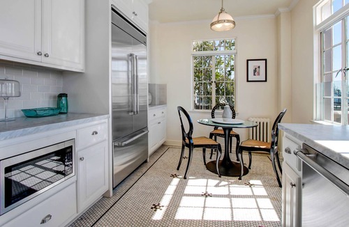 Greater Wilshire - Hancock Park Apartment | Cozy Stay in Historic El Royale