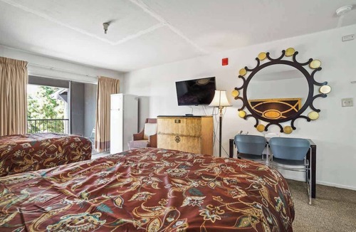 Fremont House | (Cozy studio, 2BED, 1BA, No kitchen)