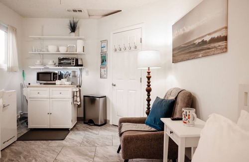 Torrance Apartment | Cozy Studio/Fast WiFi/10 Minutes from Beach