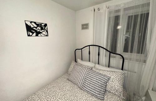 Forest Hill Apartment | Cozy Studio Flat , less than a minute from Forest Hill train station